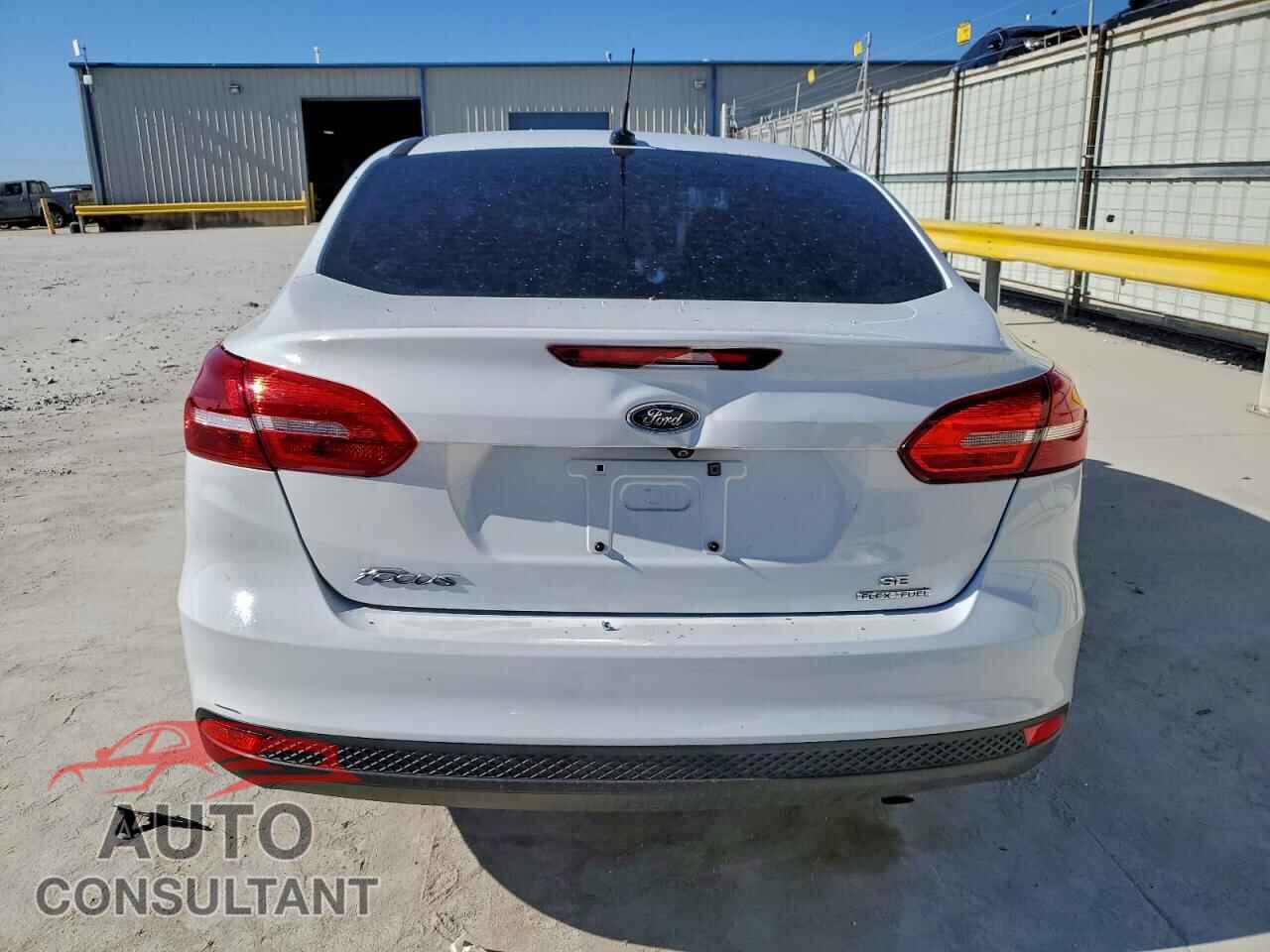 FORD FOCUS 2016 - 1FADP3E25GL264600