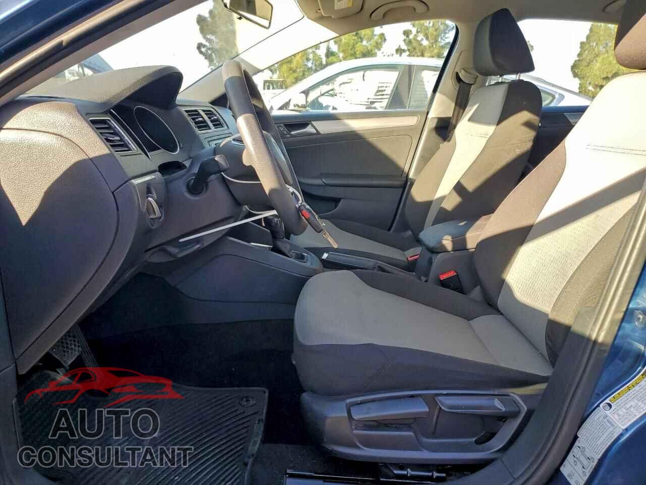 VOLKSWAGEN JETTA 2017 - 3VW2B7AJ3HM384591