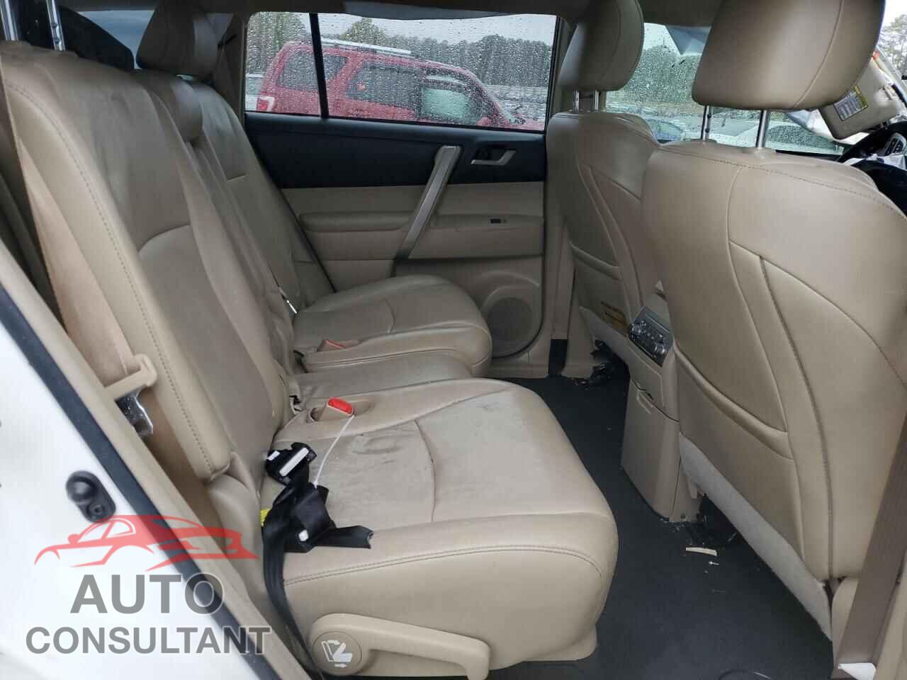 TOYOTA HIGHLANDER 2013 - 5TDZK3EH8DS105681