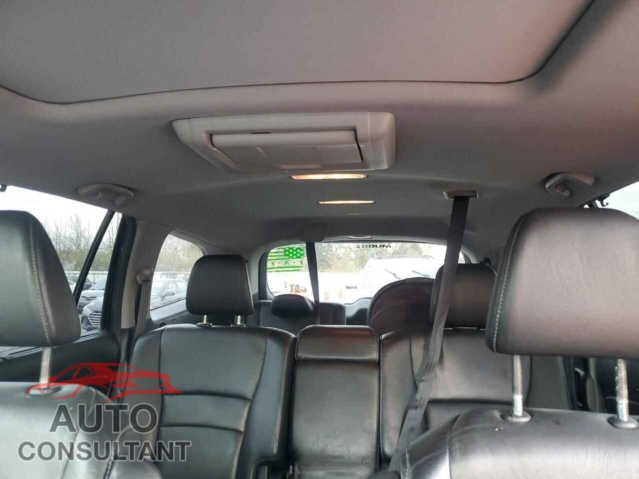 HONDA PILOT 2017 - 5FNYF6H95HB003125