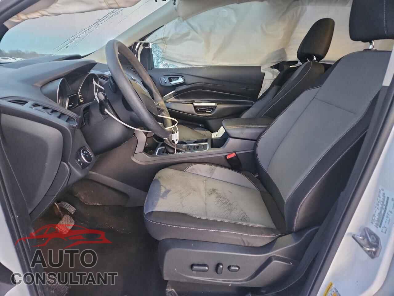 FORD ESCAPE 2017 - 1FMCU0GD2HUE21230