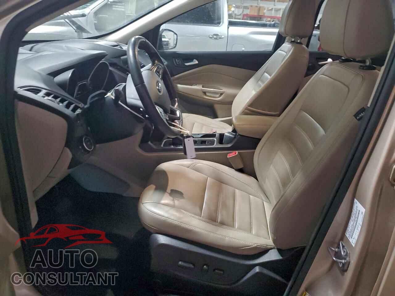 FORD ESCAPE 2017 - 1FMCU9JD4HUC48503