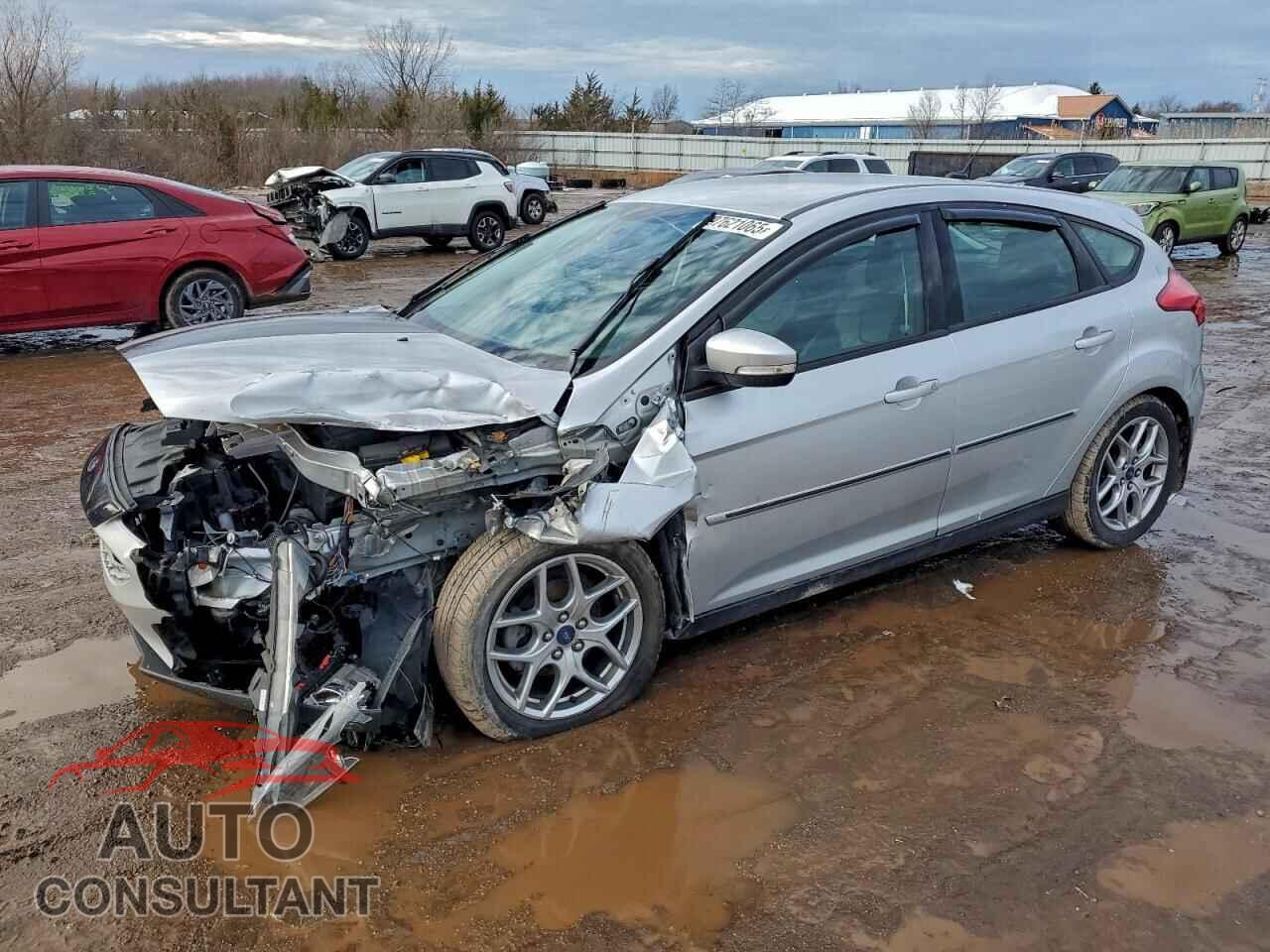 FORD FOCUS 2015 - 1FADP3K23FL229217