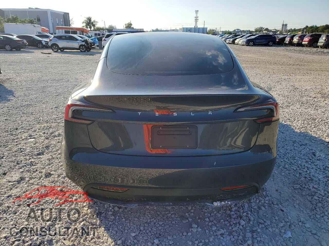 TESLA MODEL 3 2024 - 5YJ3E1EA7RF727639