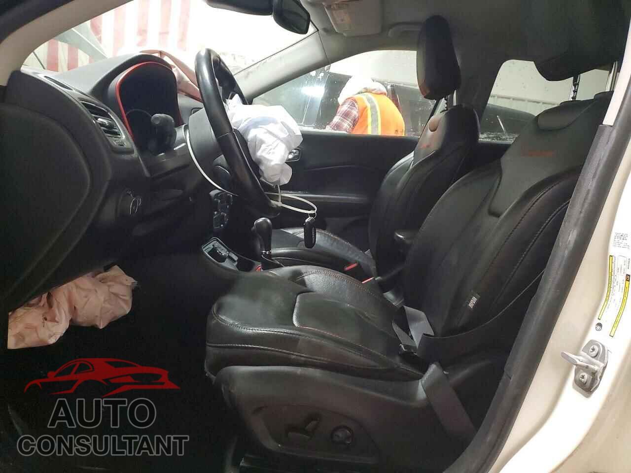 JEEP COMPASS 2021 - 3C4NJDDB2MT576820