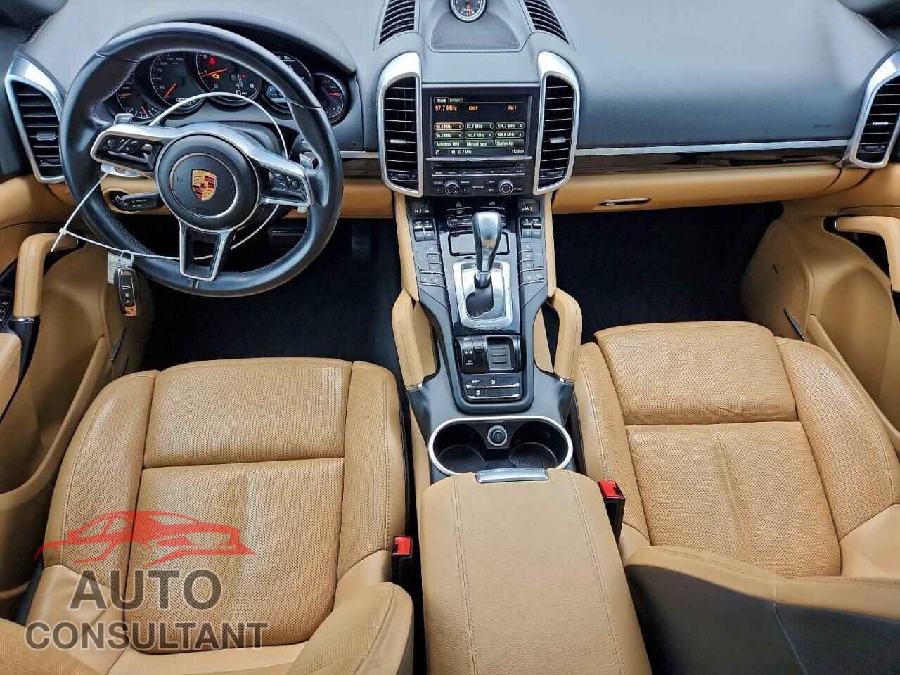 PORSCHE CAYENNE 2016 - WP1AA2A28GKA36416