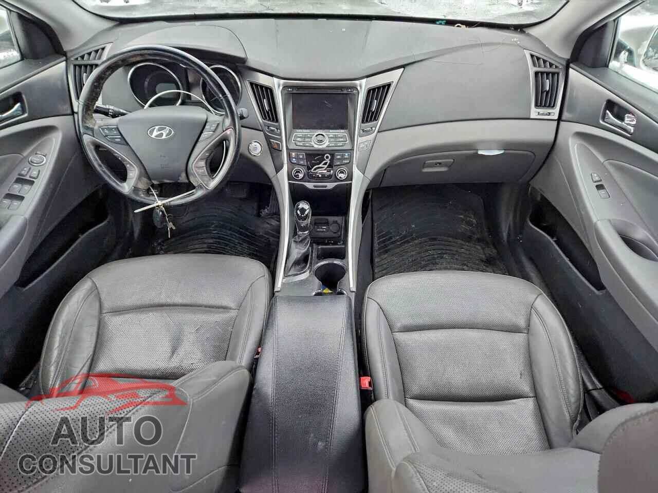 HYUNDAI SONATA 2015 - KMHEC4A42FA129748