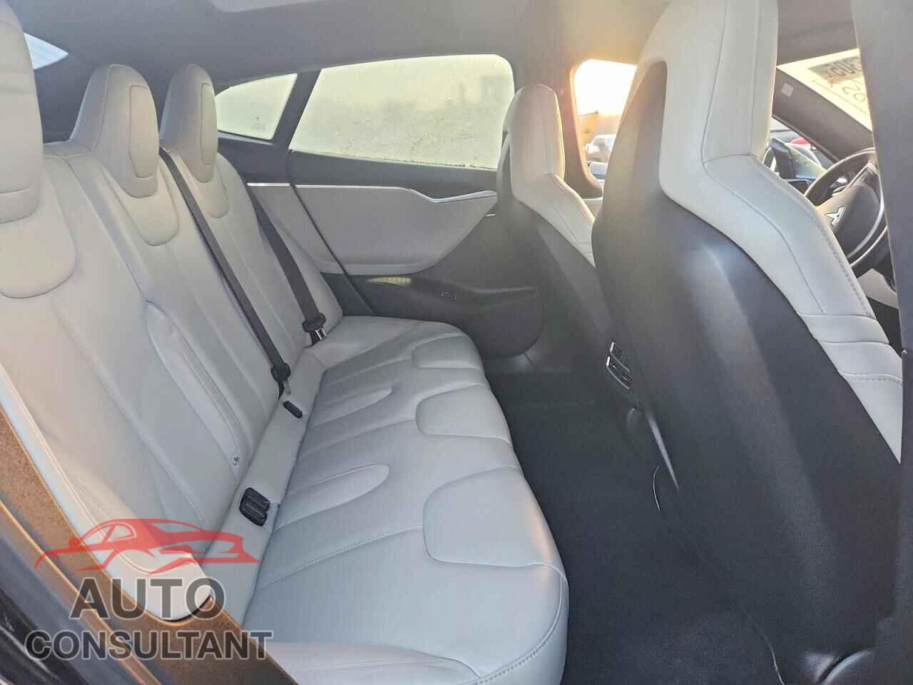 TESLA MODEL S 2015 - 5YJSA1E28FF109905
