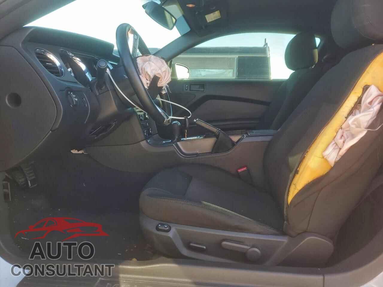 FORD MUSTANG 2014 - 1ZVBP8CF4E5287952