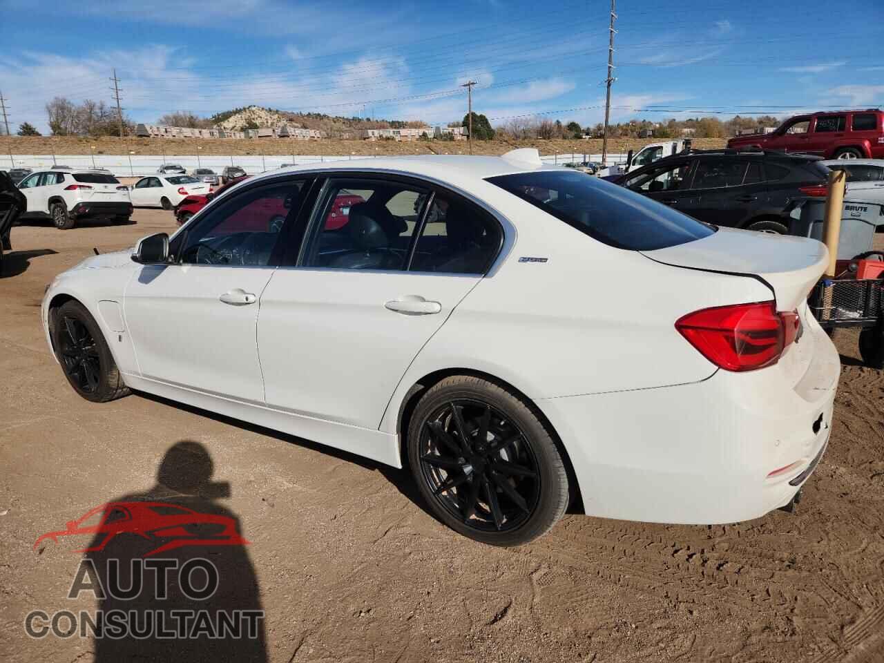 BMW 3 SERIES 2017 - WBA8E1C32HA159220