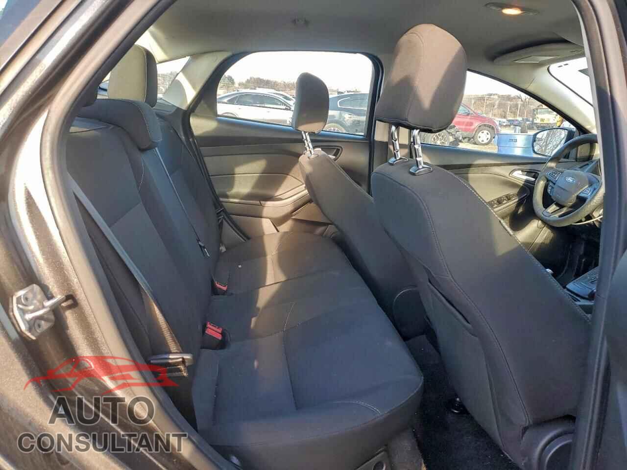 FORD FOCUS 2016 - 1FADP3F21GL226571