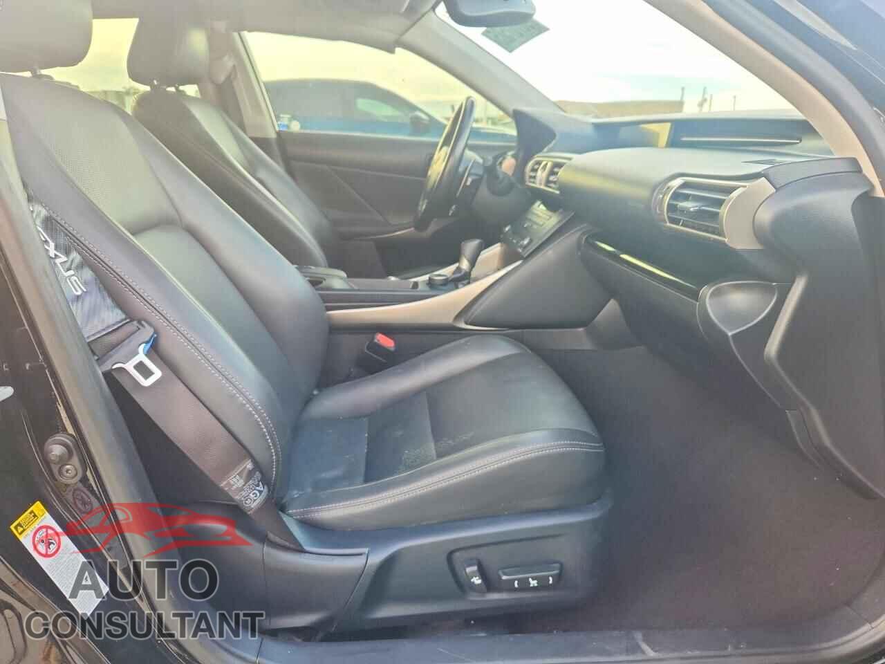 LEXUS IS 2015 - JTHBF1D26F5075143