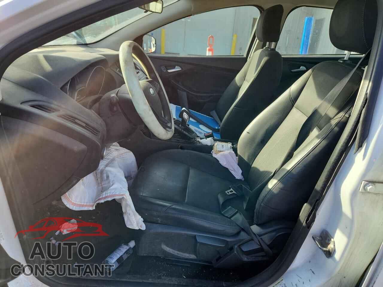 FORD FOCUS 2015 - 1FADP3F28FL308232