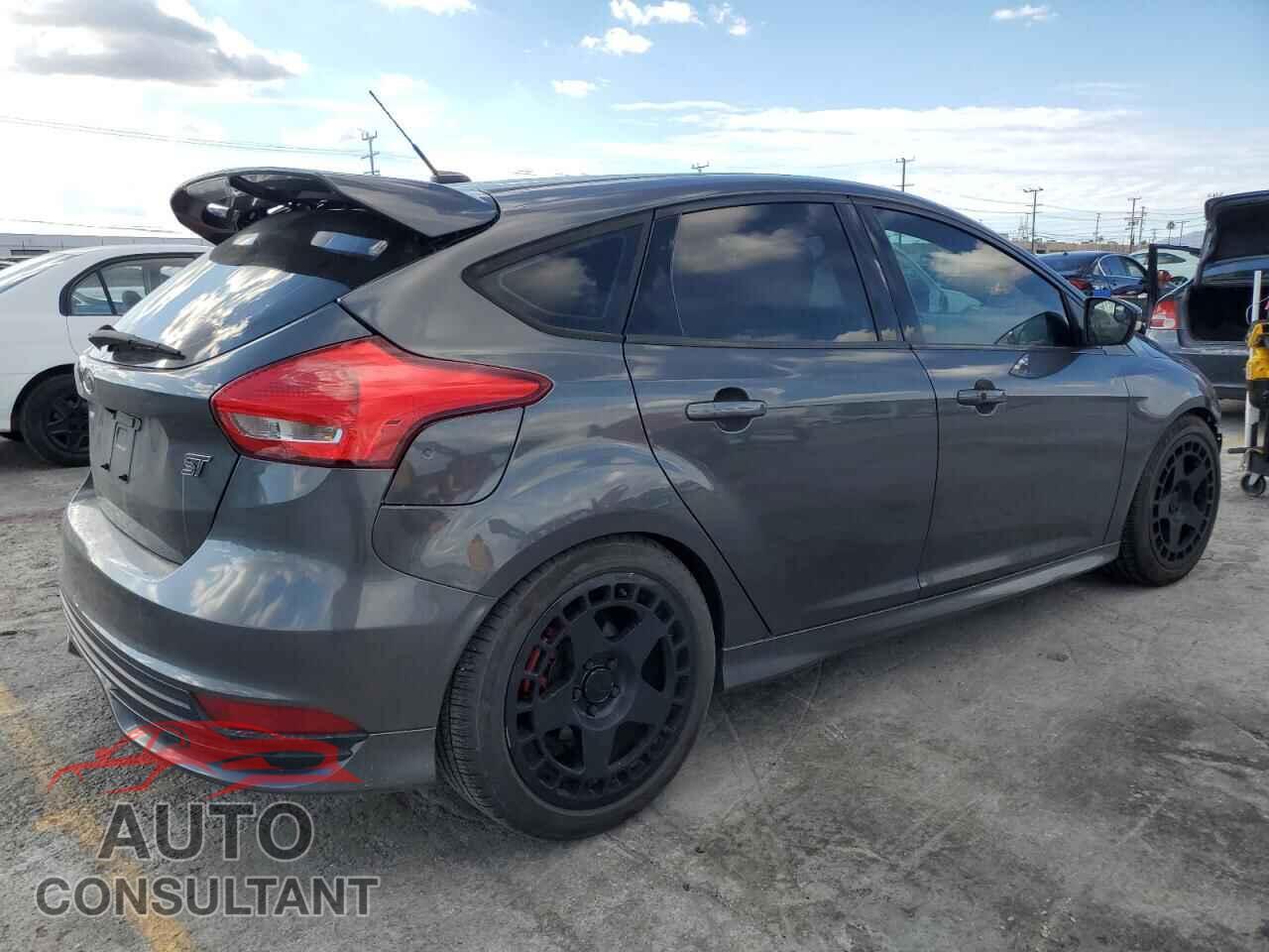 FORD FOCUS 2017 - 1FADP3L97HL285157