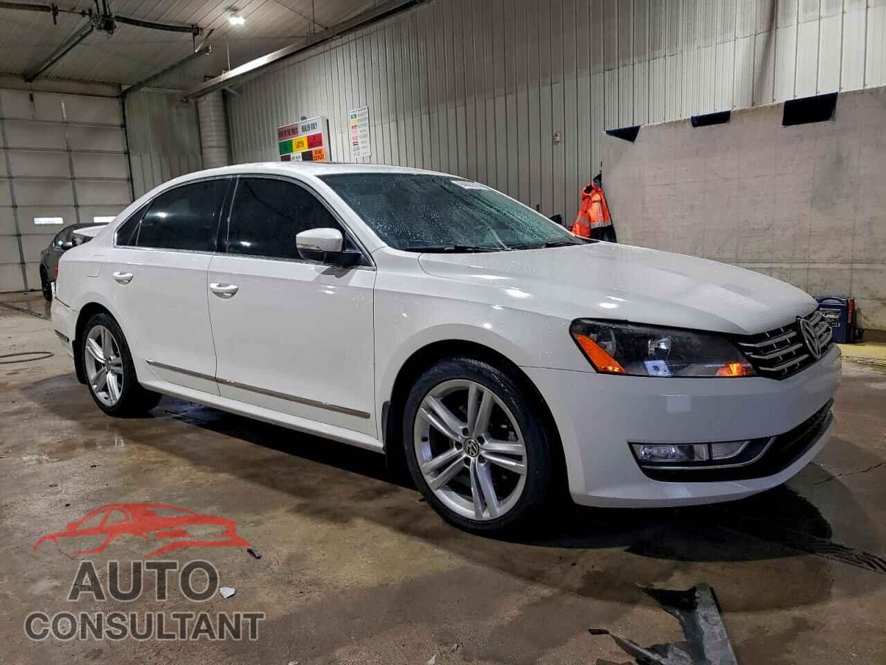 VOLKSWAGEN PASSAT 2015 - 1VWCV7A30FC064365