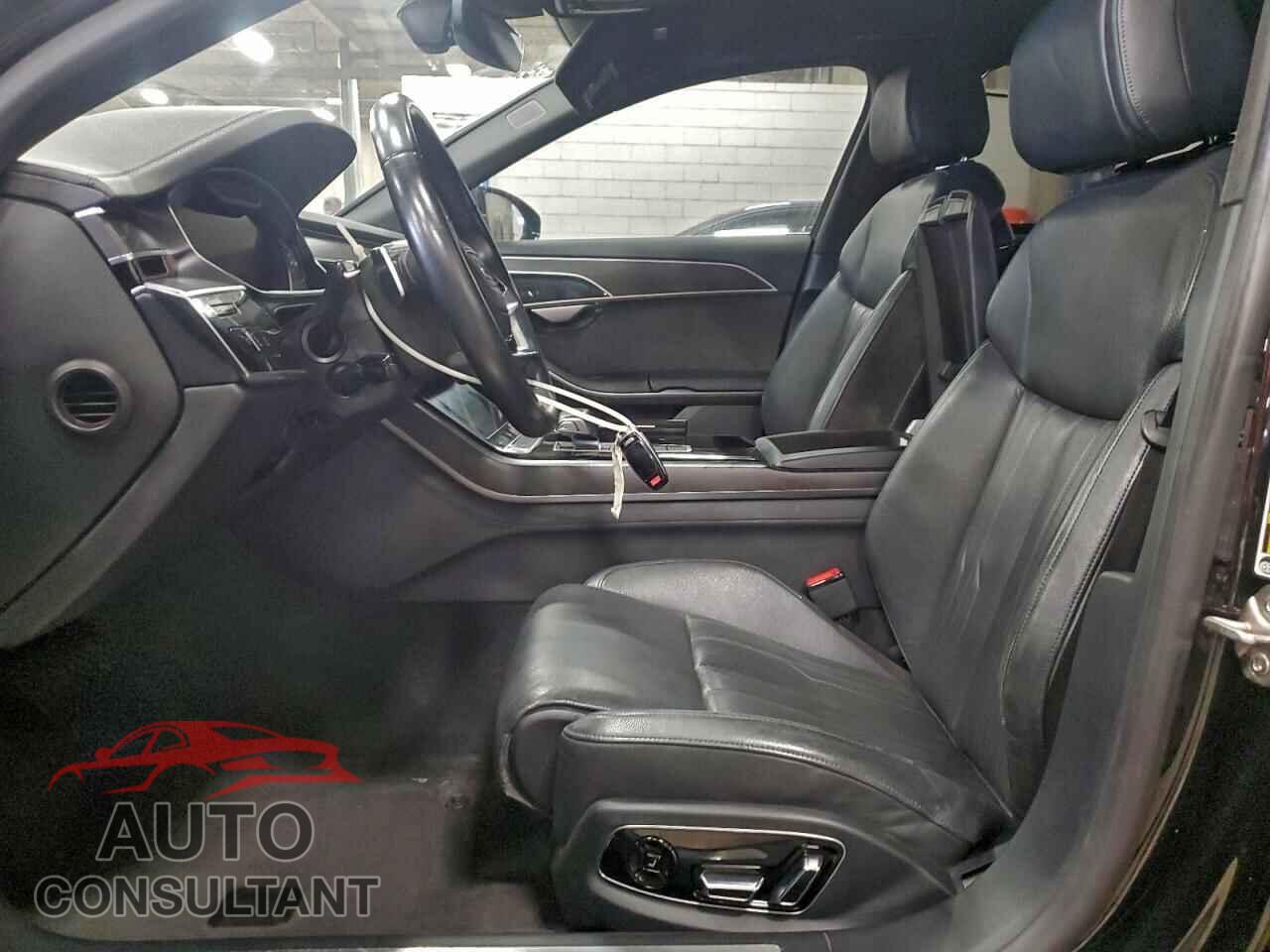 AUDI A8 2019 - WAU8DAF86KN011002
