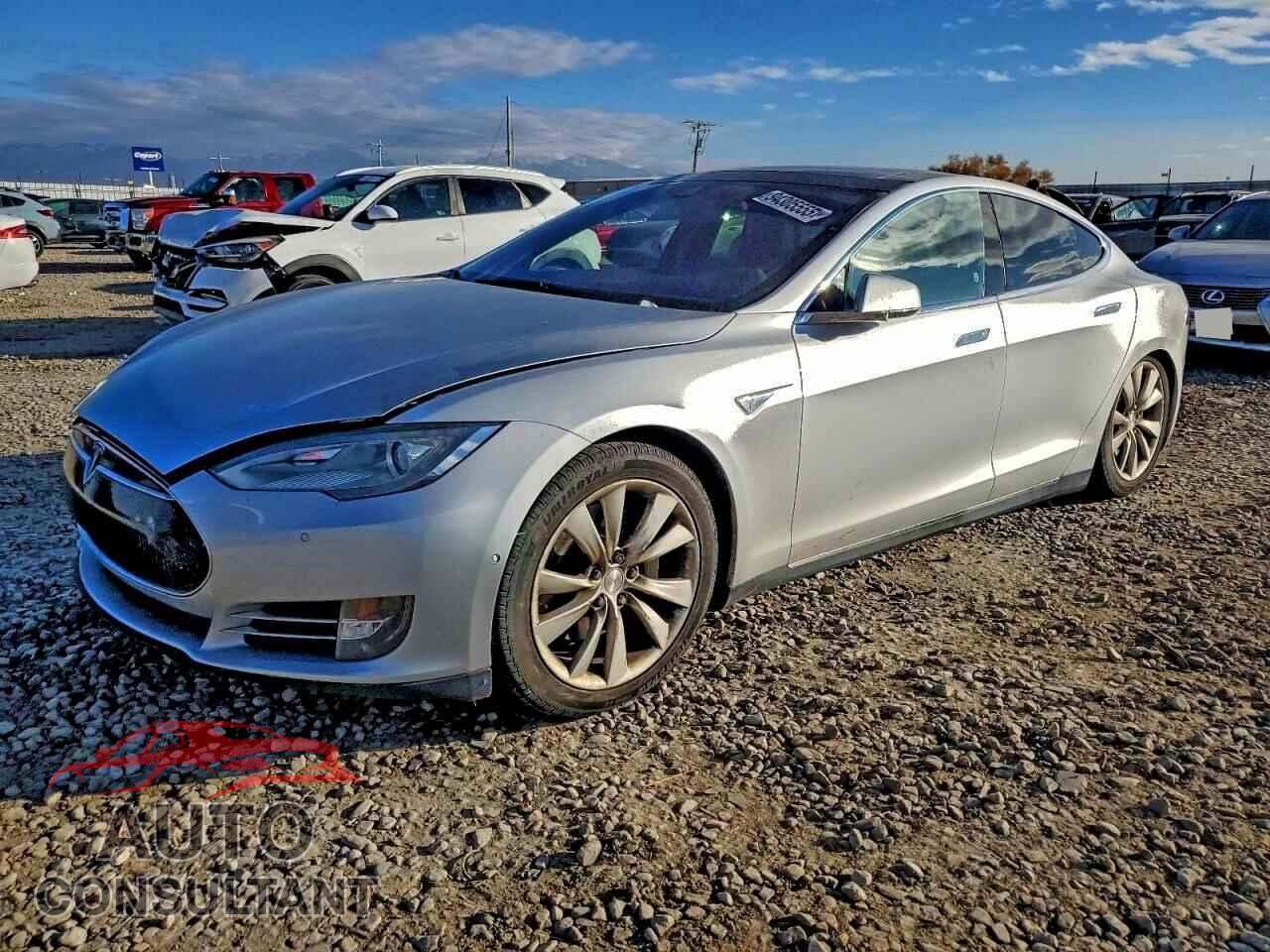 TESLA MODEL S 2015 - 5YJSA1H2XFF081620
