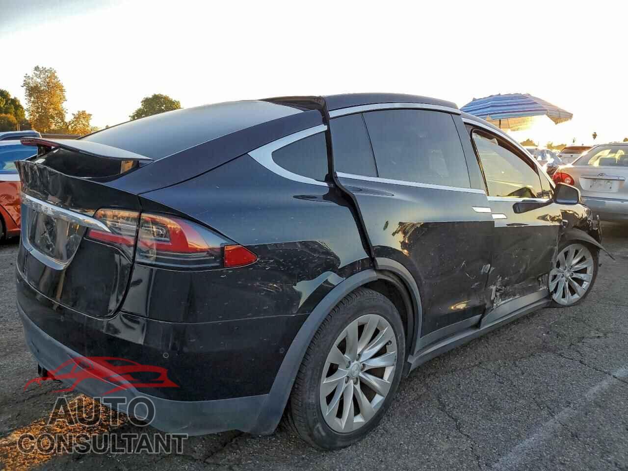 TESLA MODEL X 2018 - 5YJXCBE21JF117889