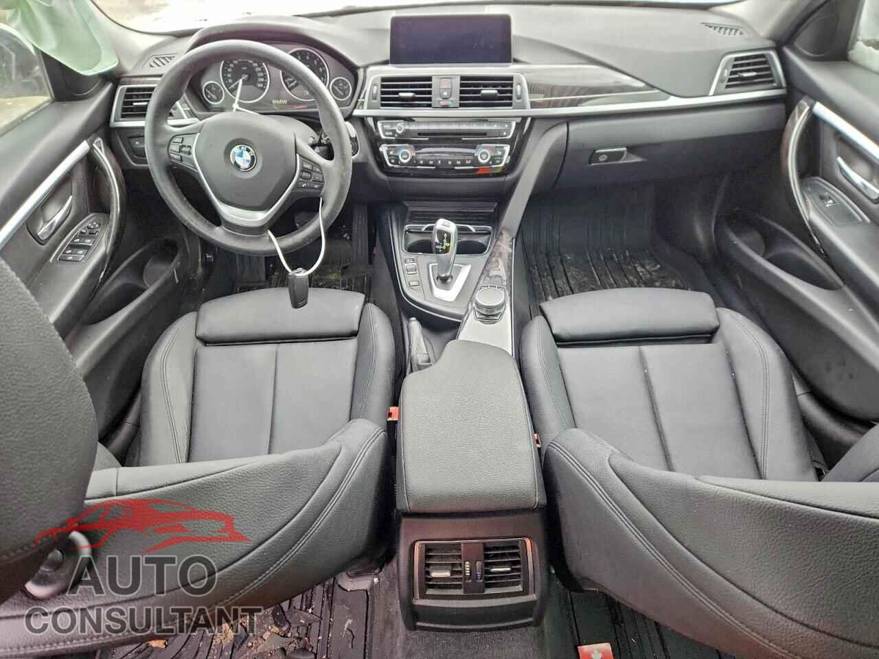BMW 3 SERIES 2017 - WBA8A3C37HK692763