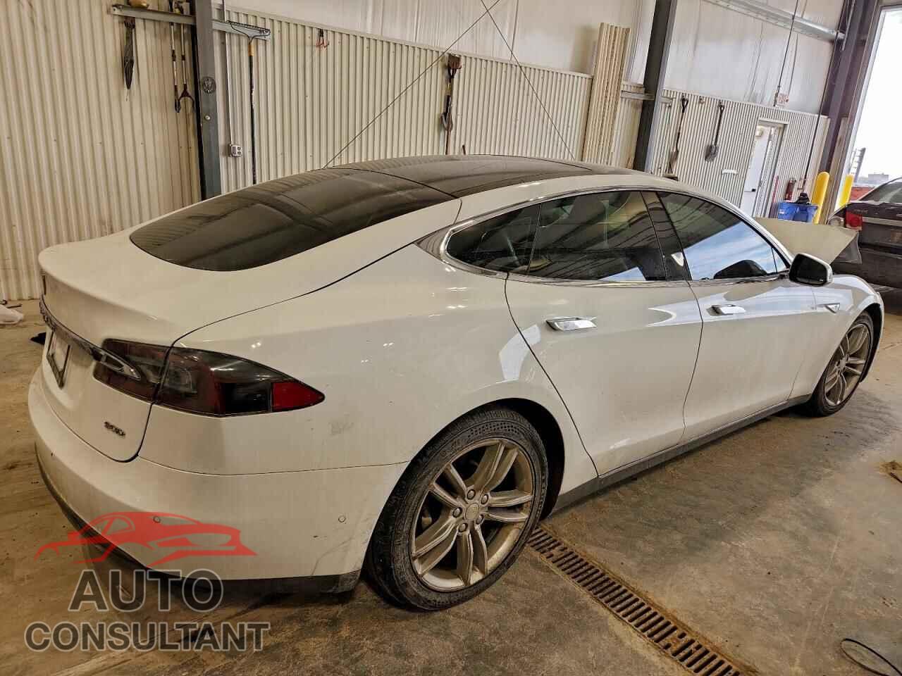 TESLA MODEL S 2015 - 5YJSA1E25FF108856