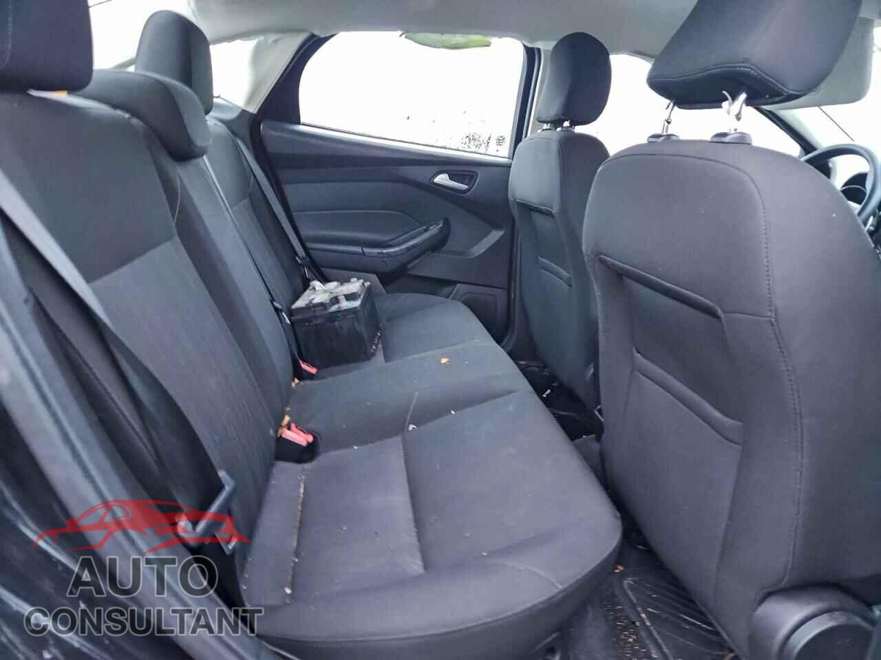 FORD FOCUS 2015 - 1FADP3F22FL296501