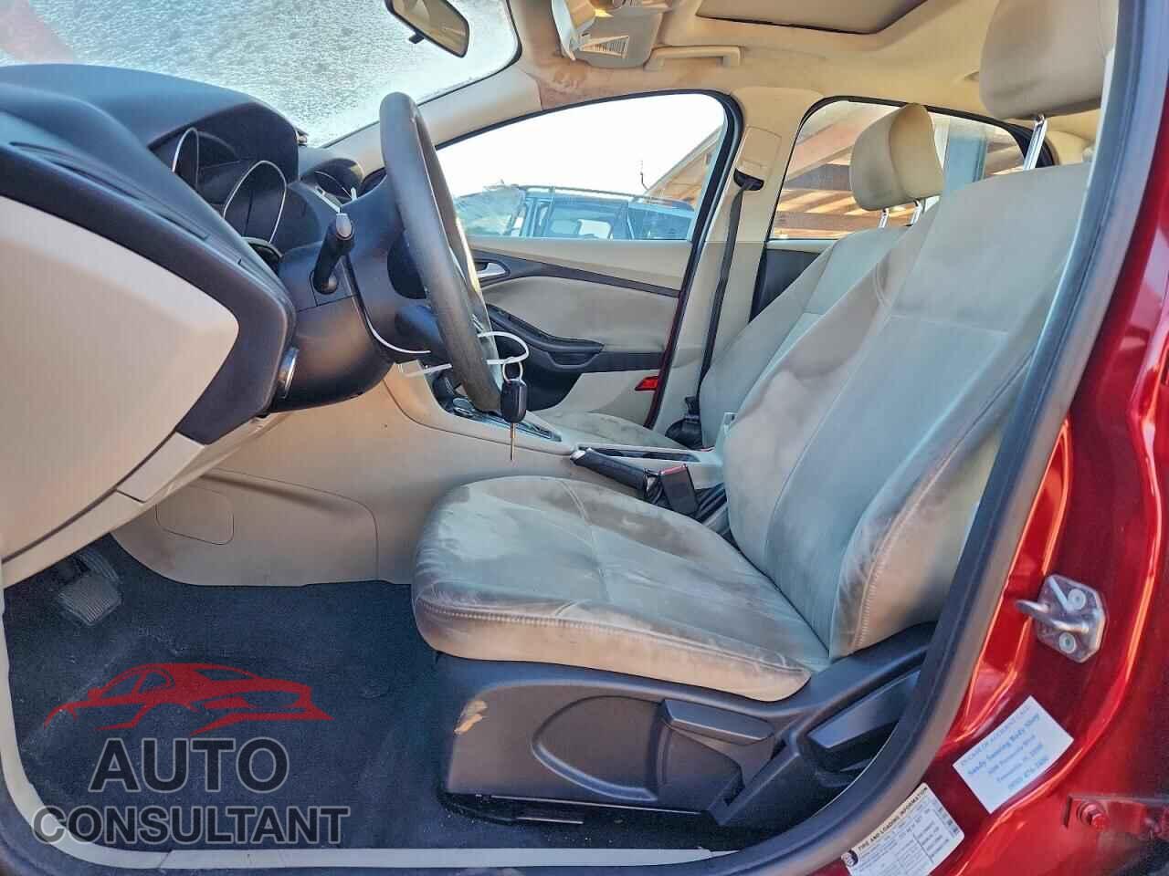 FORD FOCUS 2015 - 1FADP3F28FL214982