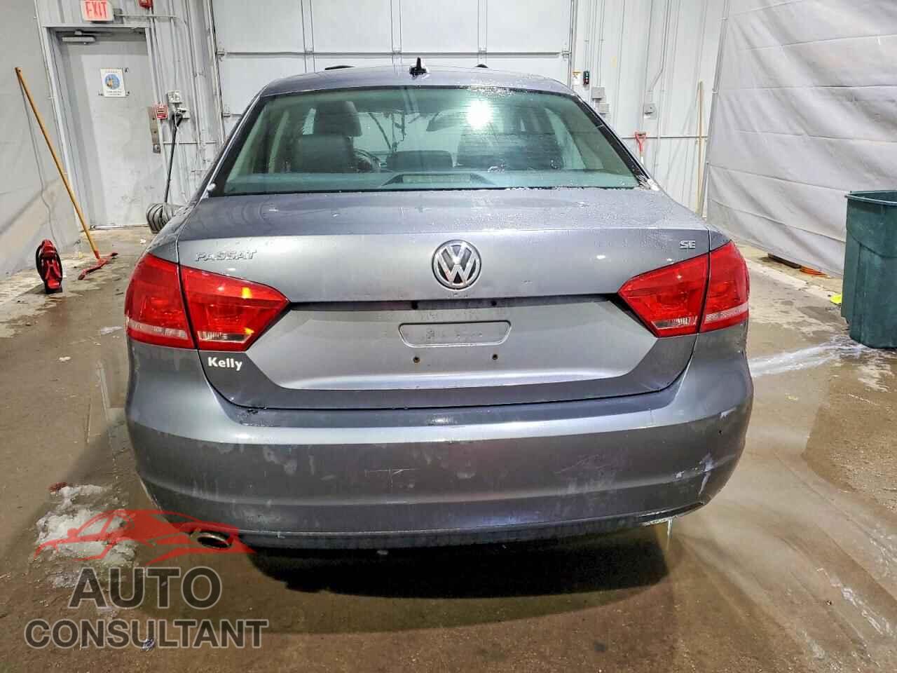 VOLKSWAGEN PASSAT 2013 - 1VWBP7A33DC045487