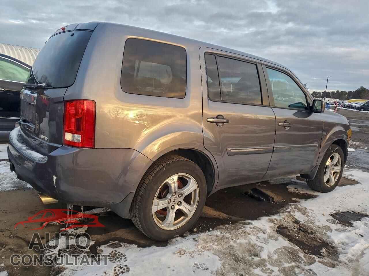 HONDA PILOT 2015 - 5FNYF4H58FB010715