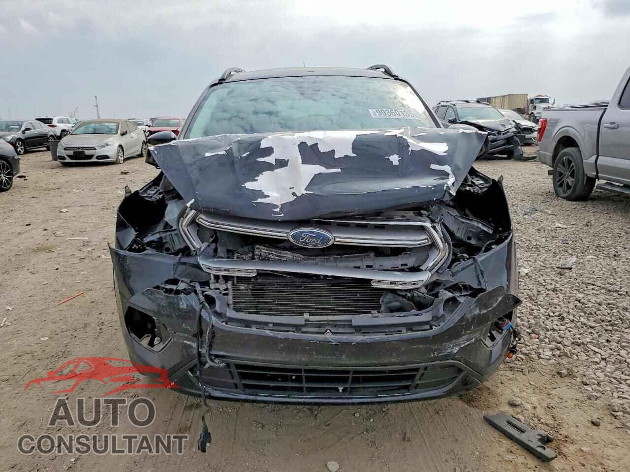 FORD ESCAPE 2017 - 1FMCU0JD5HUD04489