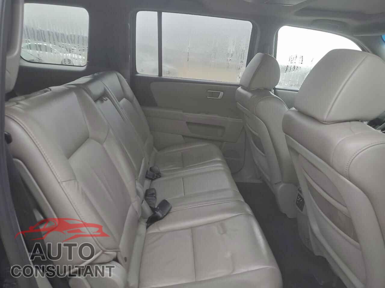 HONDA PILOT 2011 - 5FNYF4H64BB038367