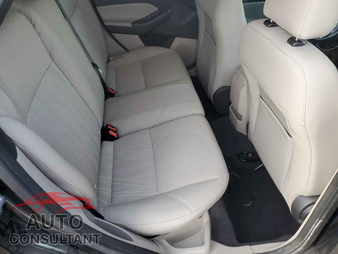 FORD FOCUS 2016 - 1FADP3K22GL379465