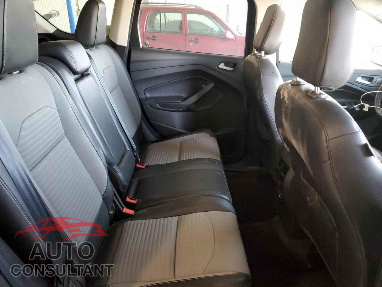 FORD ESCAPE 2019 - 1FMCU9GD0KUB60076