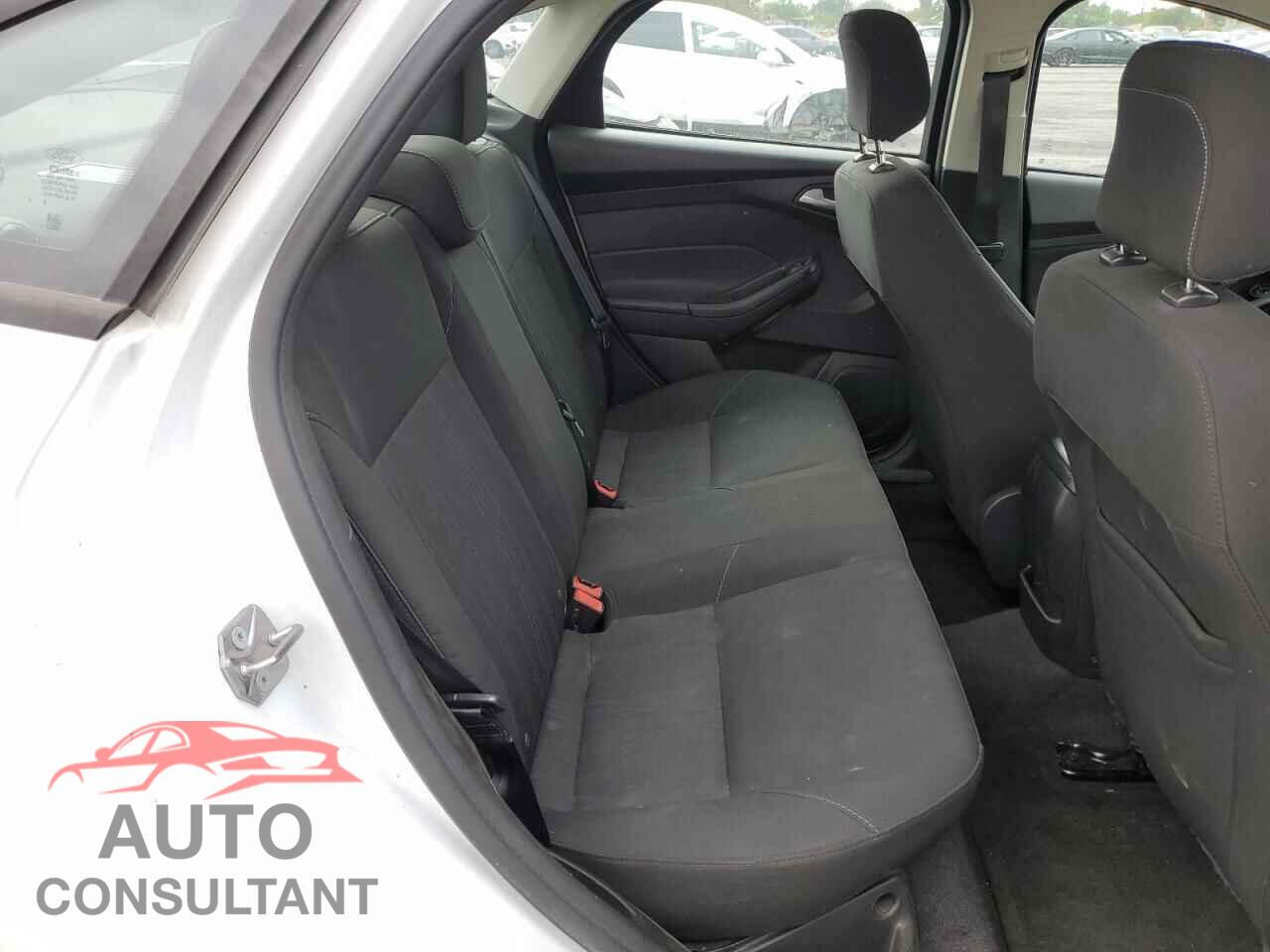 FORD FOCUS 2018 - 1FADP3F24JL295083