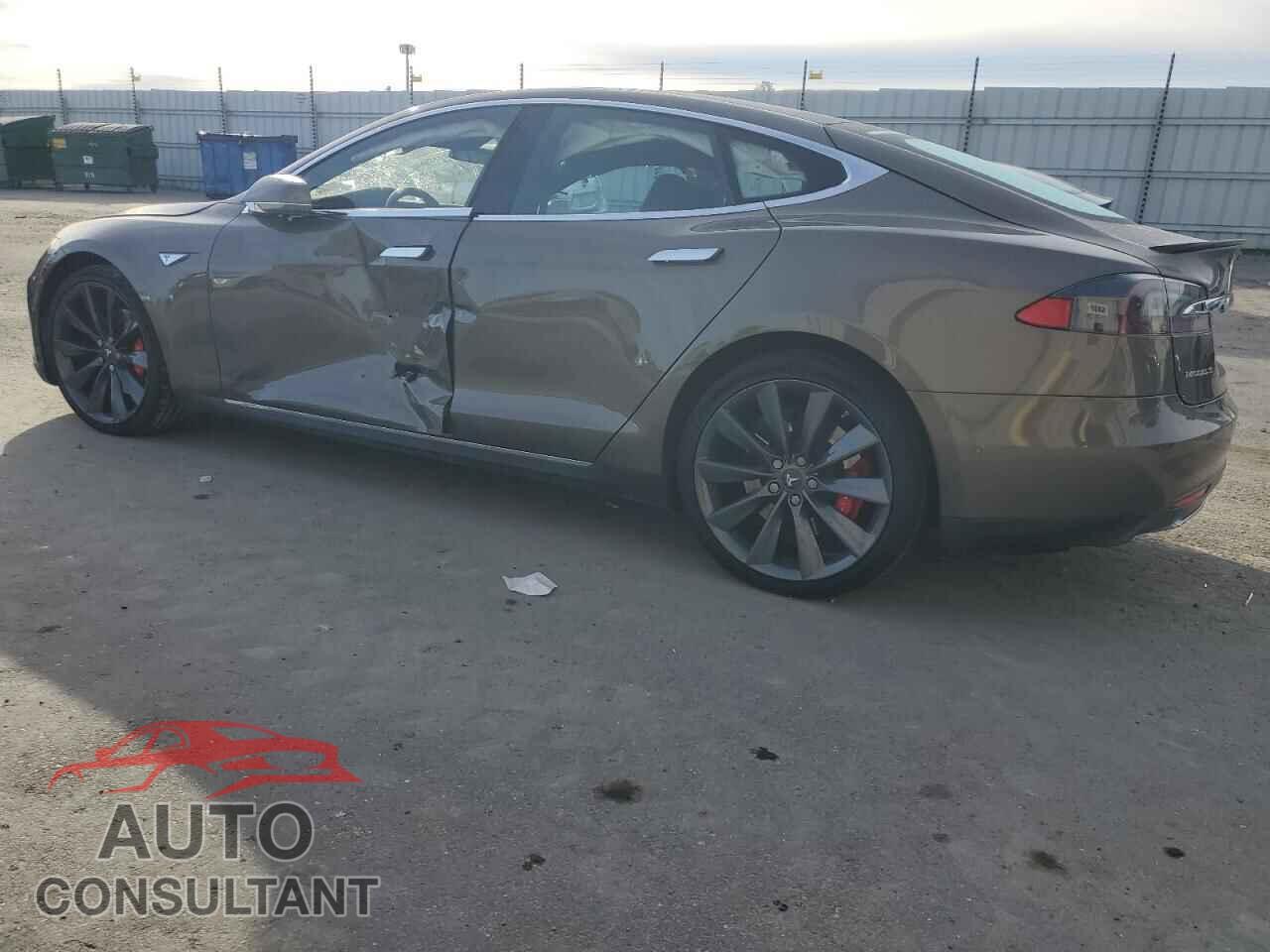 TESLA MODEL S 2015 - 5YJSA1E41FF112713