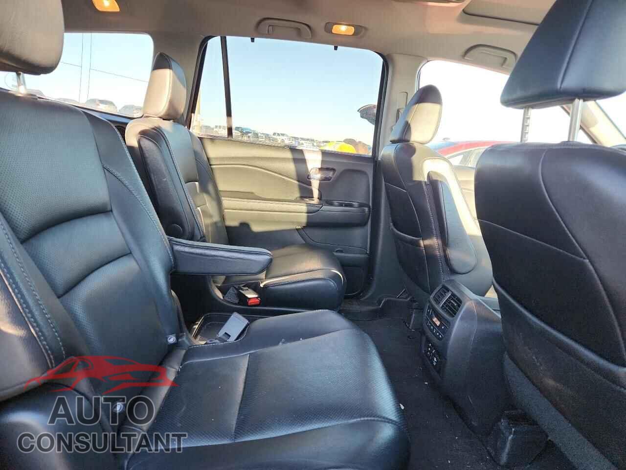 HONDA PILOT 2017 - 5FNYF6H90HB506013