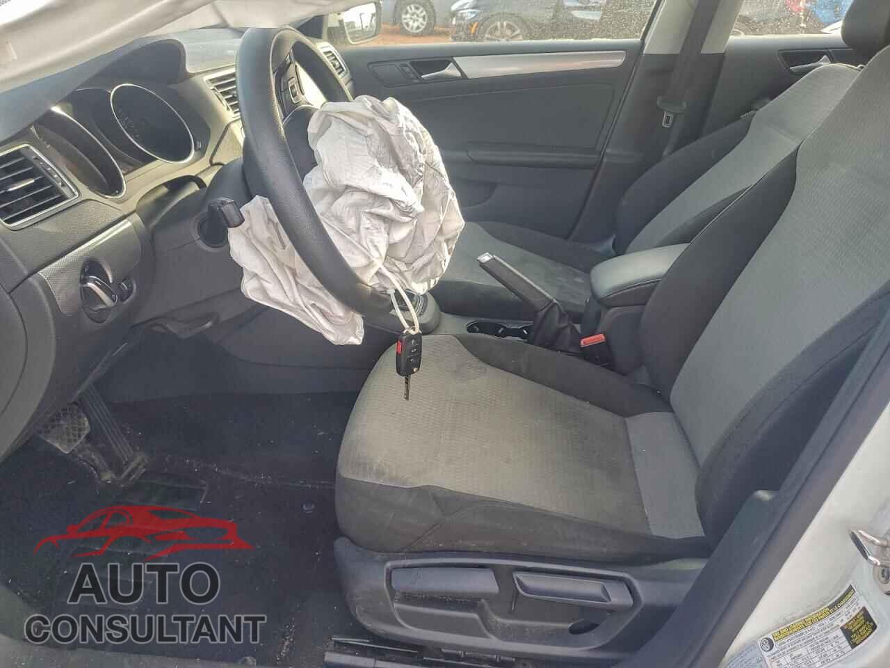 VOLKSWAGEN JETTA 2017 - 3VW2B7AJ0HM330357