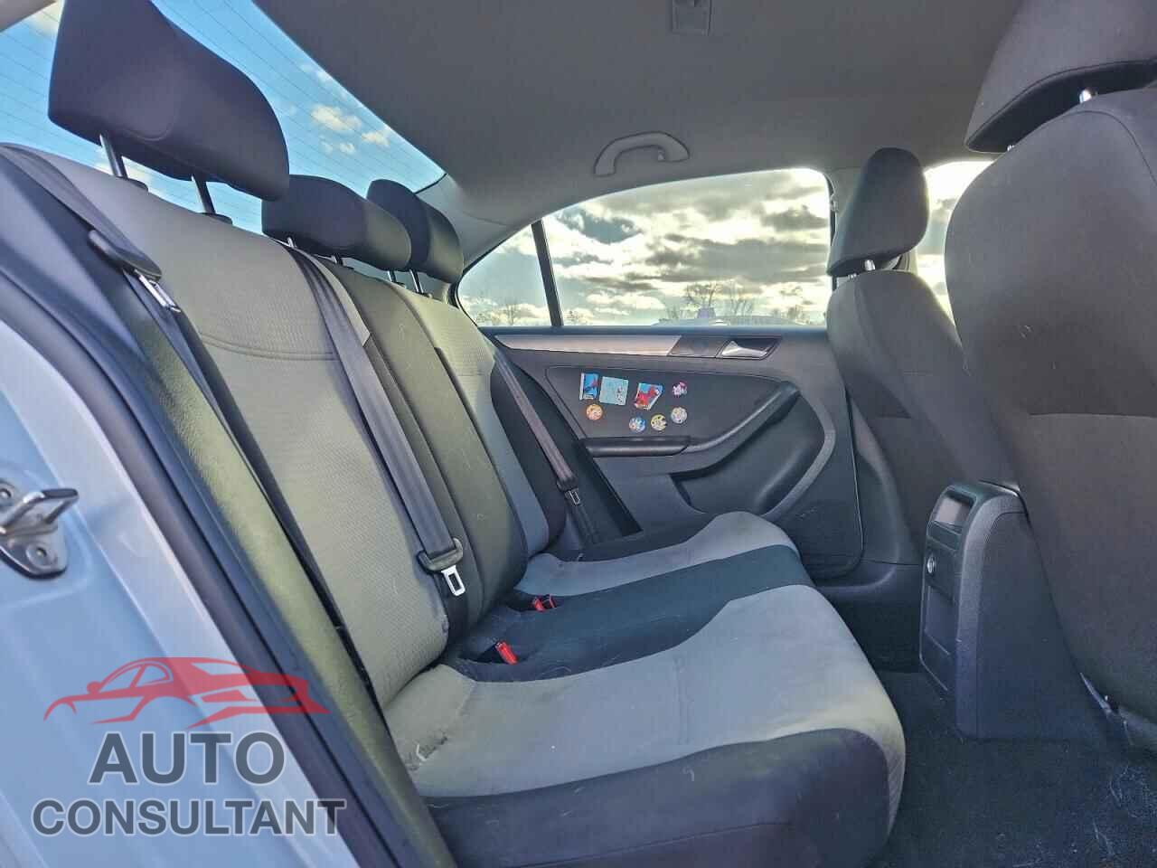 VOLKSWAGEN JETTA 2017 - 3VW2B7AJ2HM262434