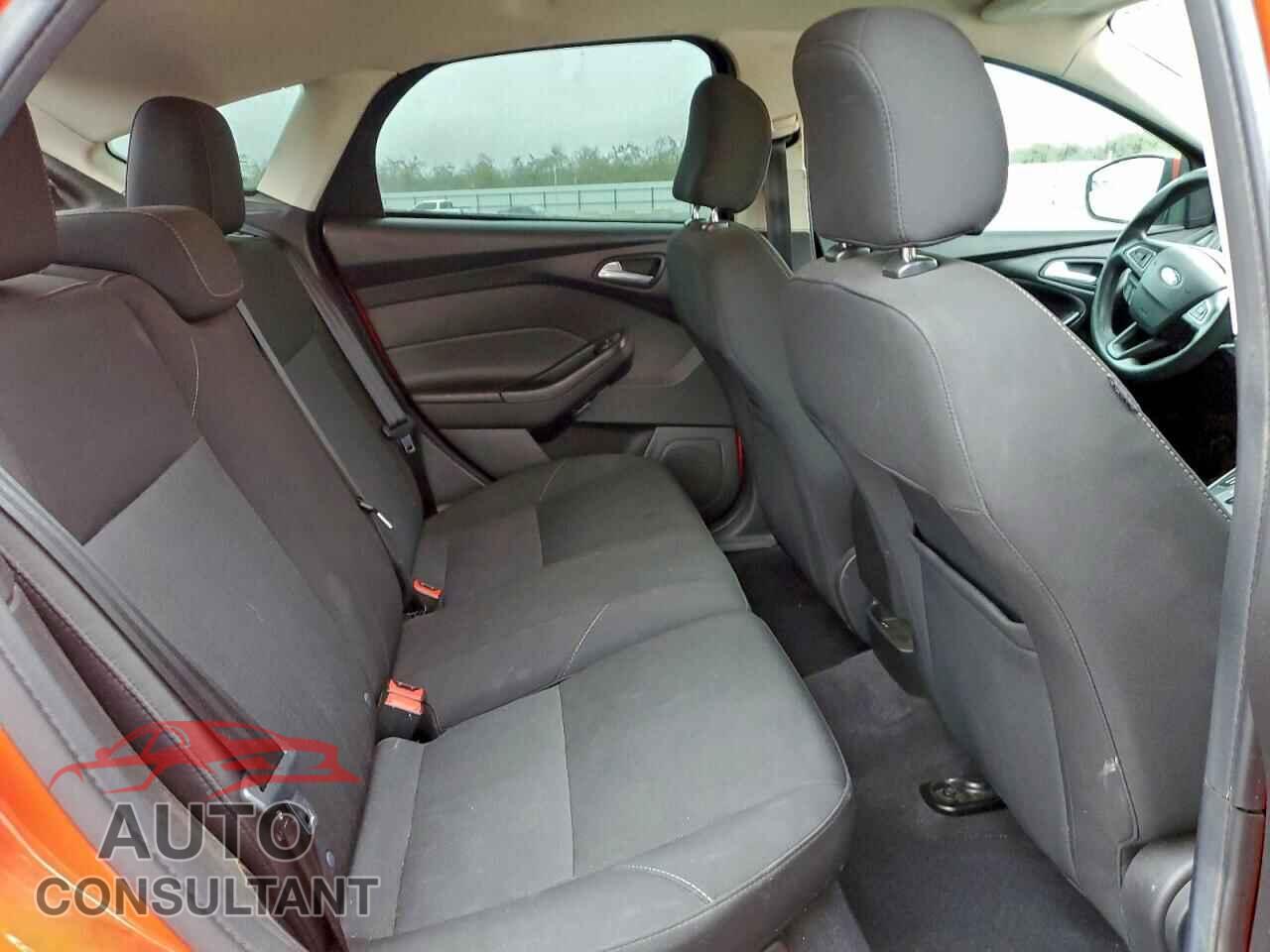 FORD FOCUS 2015 - 1FADP3K26FL351005