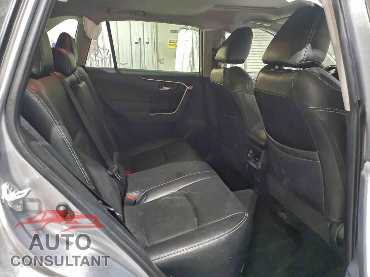 TOYOTA RAV4 2019 - JTMP1RFV8KD010256