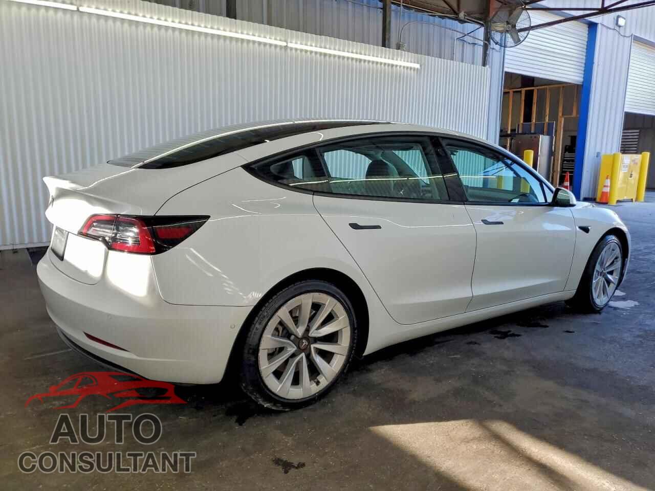 TESLA MODEL 3 2022 - 5YJ3E1EA9NF370183