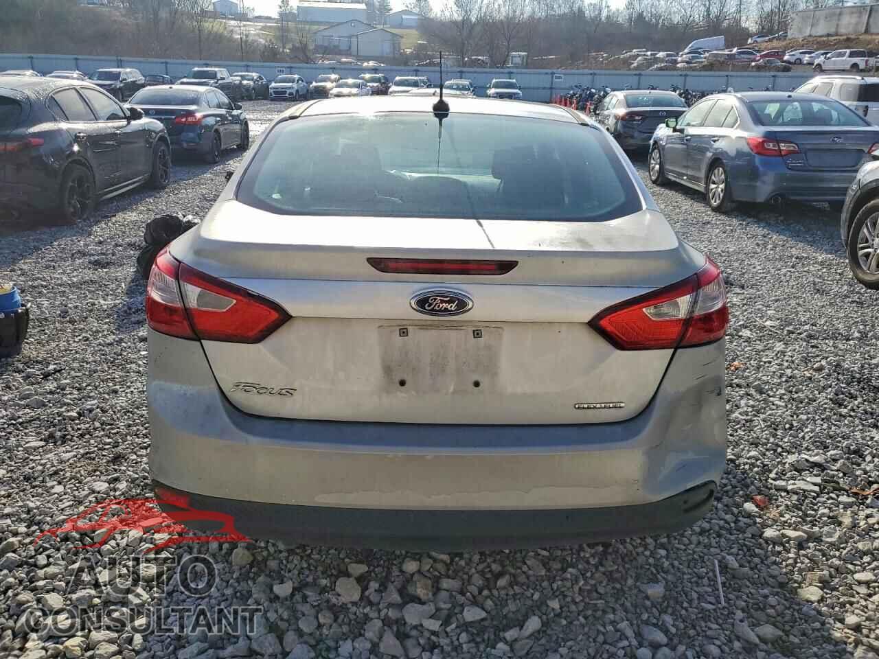 FORD FOCUS 2013 - 1FADP3E2XDL208812