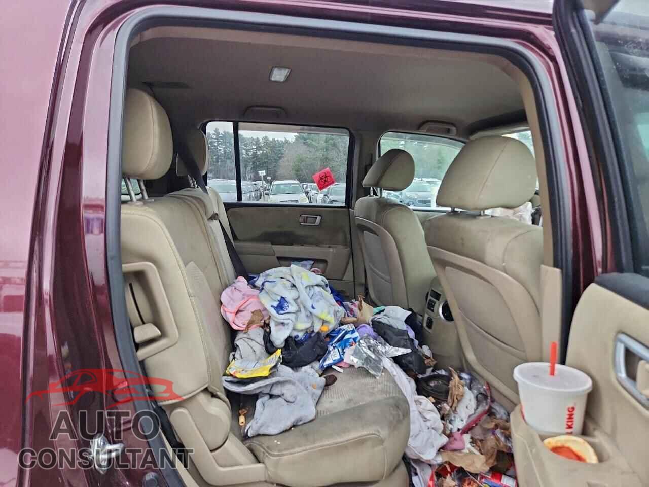 HONDA PILOT 2015 - 5FNYF4H21FB009587