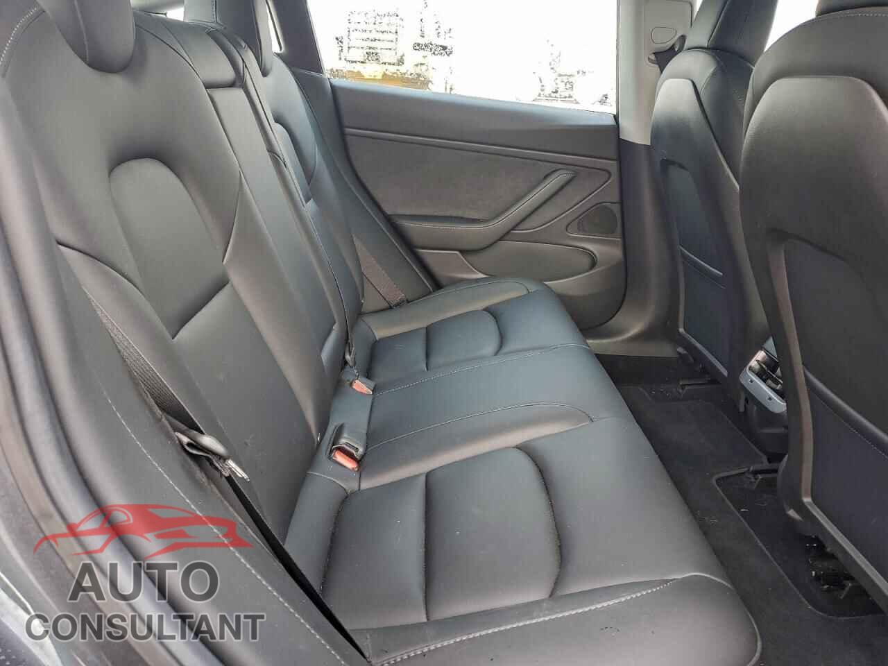 TESLA MODEL 3 2019 - 5YJ3E1EB4KF477369