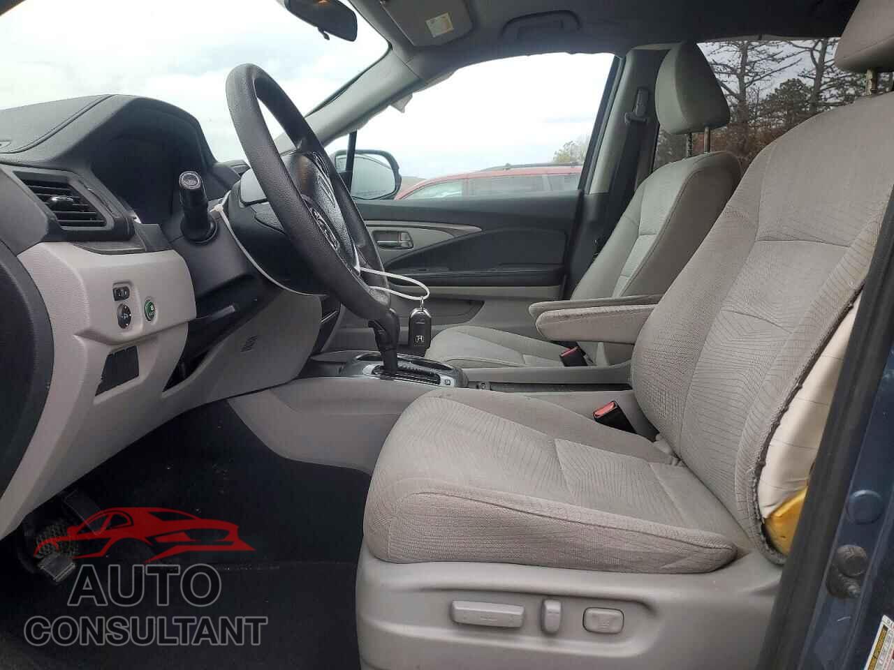 HONDA PILOT 2017 - 5FNYF6H30HB065575