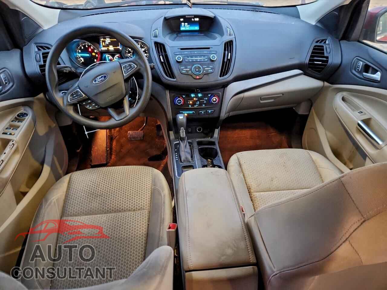 FORD ESCAPE 2017 - 1FMCU0GD5HUF01931