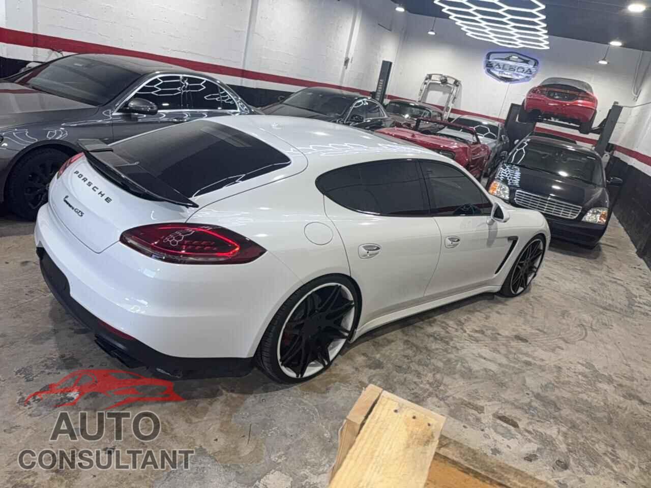 PORSCHE PANAMERA 2015 - WP0AF2A78FL080505