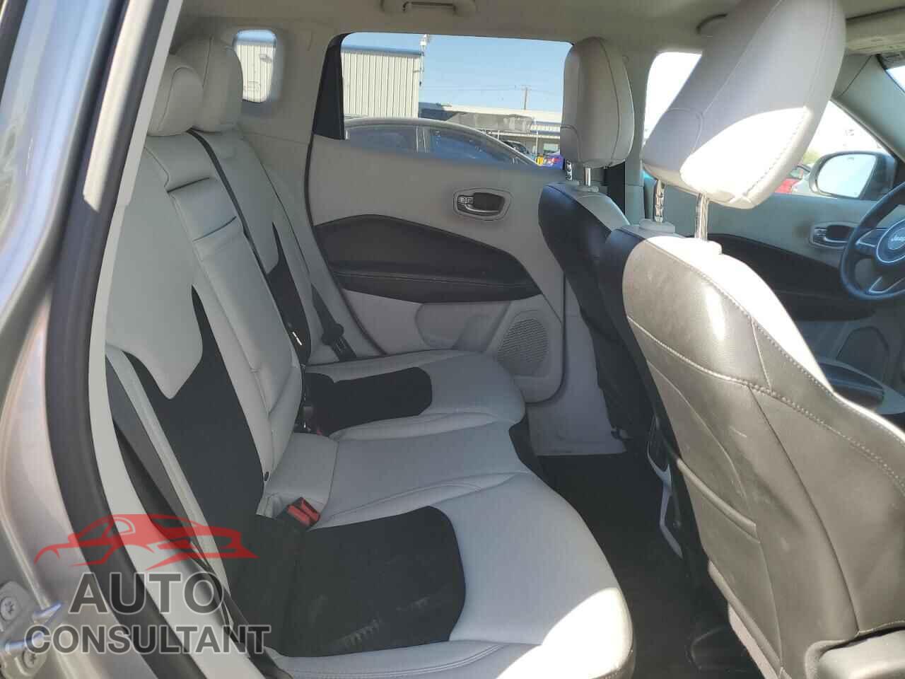 JEEP COMPASS 2018 - 3C4NJDBB2JT455347