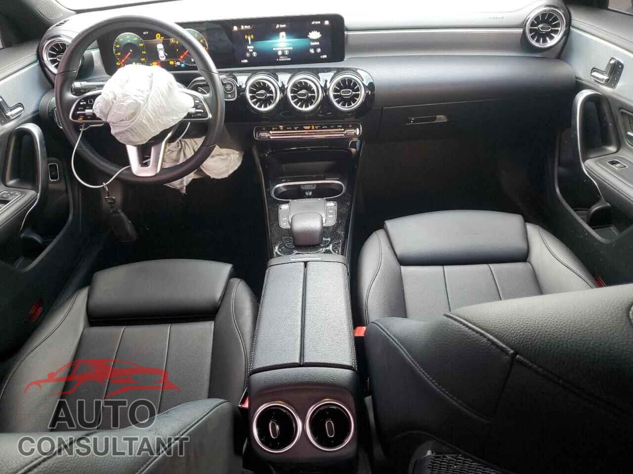 MERCEDES-BENZ CLA-CLASS 2023 - W1K5J4GB7PN393712