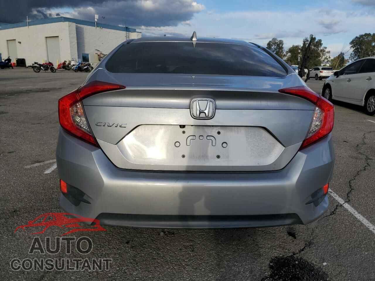 HONDA CIVIC 2018 - 2HGFC2F77JH581397
