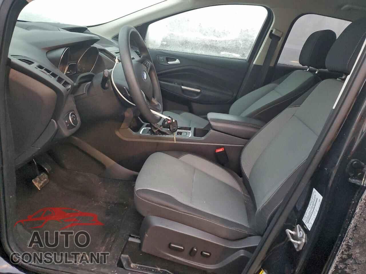 FORD ESCAPE 2017 - 1FMCU9GD1HUC45842